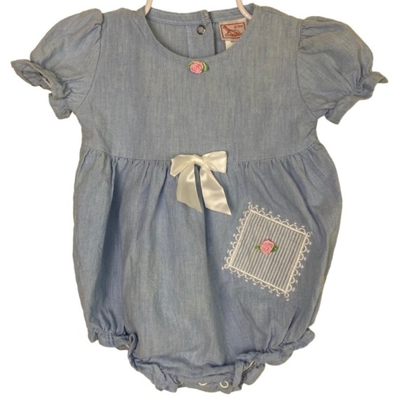 Vintage Buster Brown Chambray Bubble Romper Rosebud Accents Light Blue Sz 6-9 mo - Picture 1 of 15
